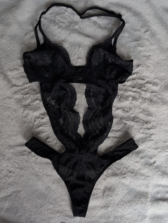 La SENZA Other - La SENZA Black Lace Plunge Teddy Bodysuit